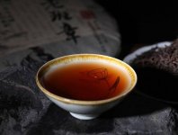 2008年的老班章普洱茶餅生茶缺了一塊值錢嗎？